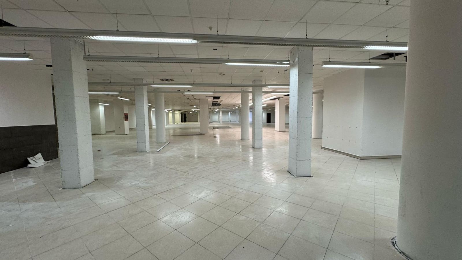 Local Comercial en Vilanova i la Geltrú en alquiler - 15.000 € (Ref: 9270135)