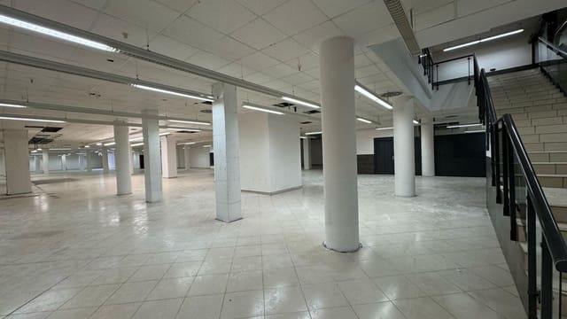 Commercial for rent in Vilanova i la Geltrú - € 15,000 (Ref: 9270135)
