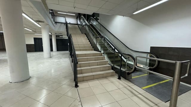 Commercial for rent in Vilanova i la Geltrú - € 15,000 (Ref: 9270135)