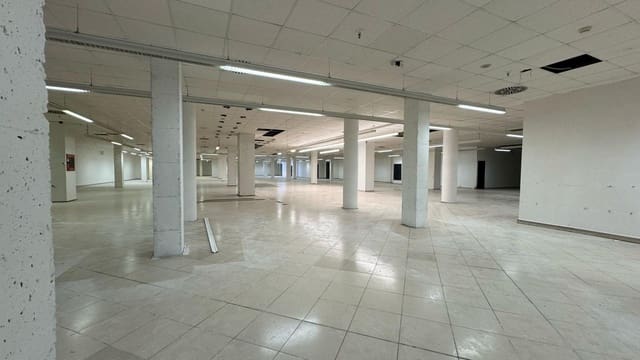 Commercial for rent in Vilanova i la Geltrú - € 15,000 (Ref: 9270135)