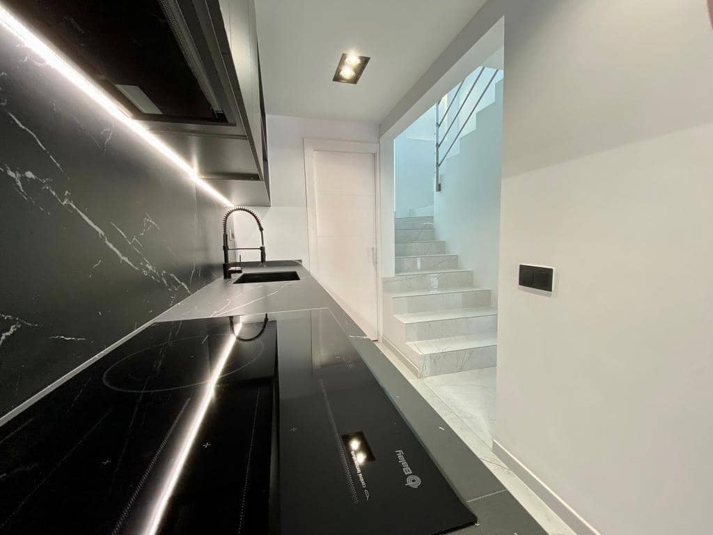 4 bedroom Townhouse for sale in Sant Just Desvern with garage - € 1,170,000 (Ref: 9270138)