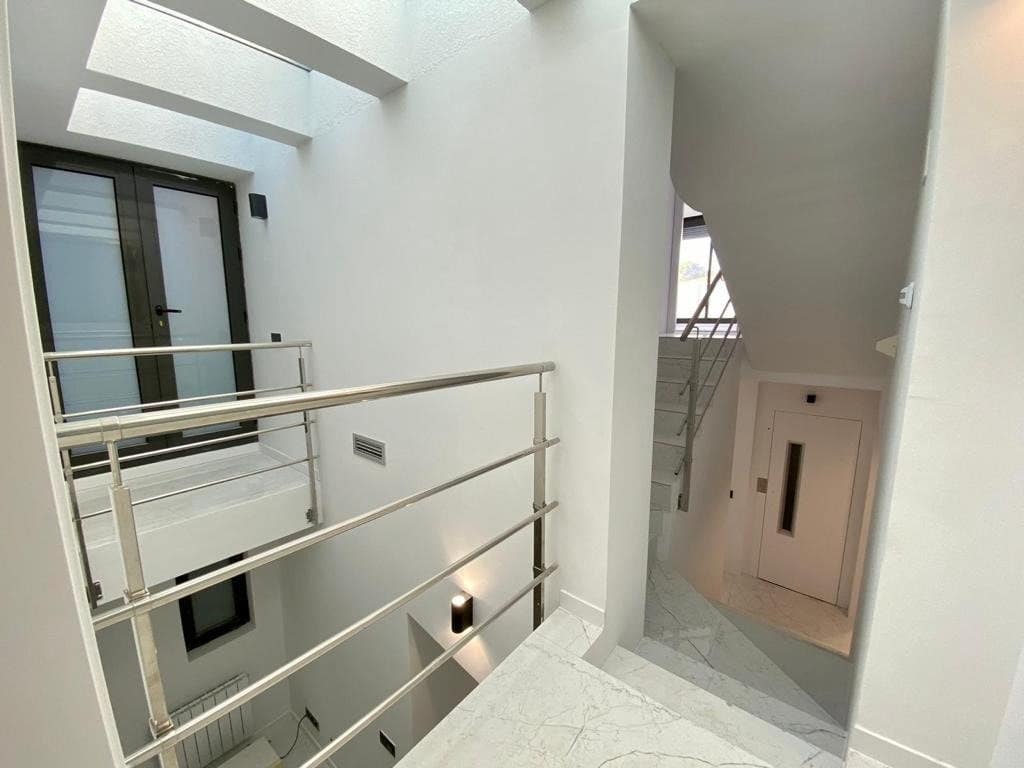 4 bedroom Townhouse for sale in Sant Just Desvern with garage - € 1,170,000 (Ref: 9270138)