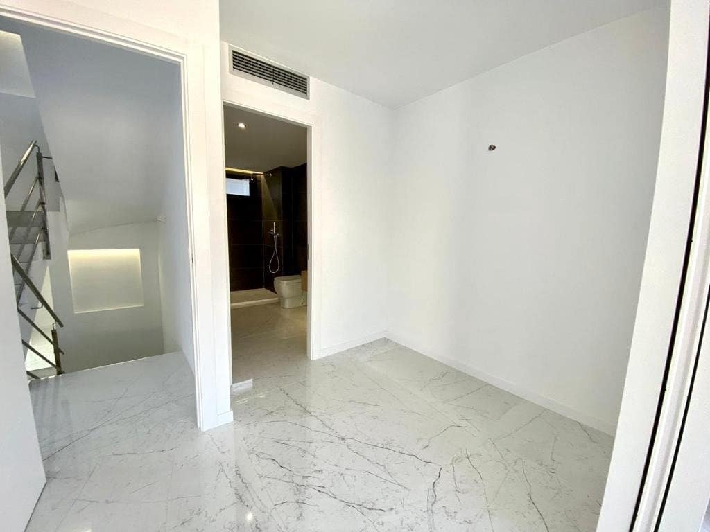 4 soverom Hus til salgs i Sant Just Desvern med garasje - € 1 170 000 (Ref: 9270138)