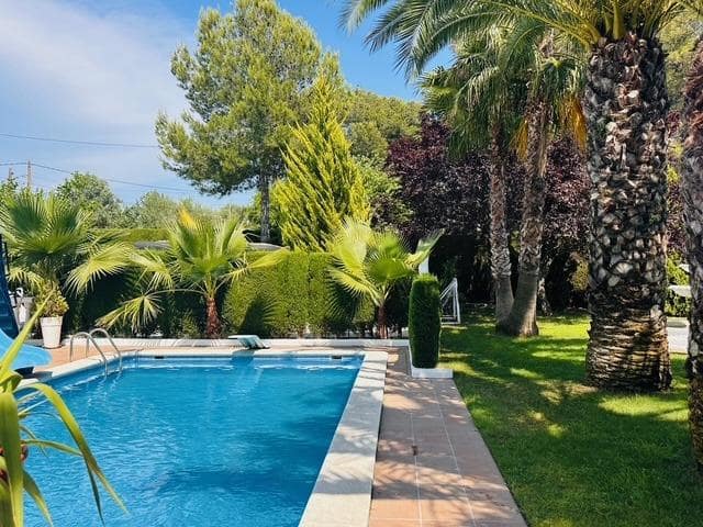 4 soverom Villa til salgs i Castellbisbal med svømmebasseng garasje - € 650 000 (Ref: 9270155)
