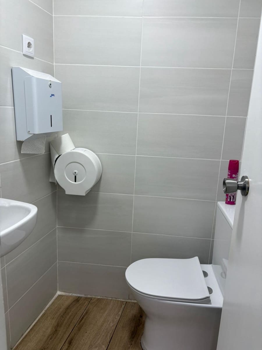 Commercial for sale in Sant Adria de Besos - € 149,000 (Ref: 9270158)