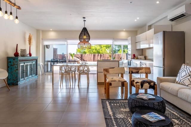 3 soverom Rekkehus til salgs i San Jose / Sant Josep de Sa Talaia med svømmebasseng garasje - € 1 150 000 (Ref: 9270167)