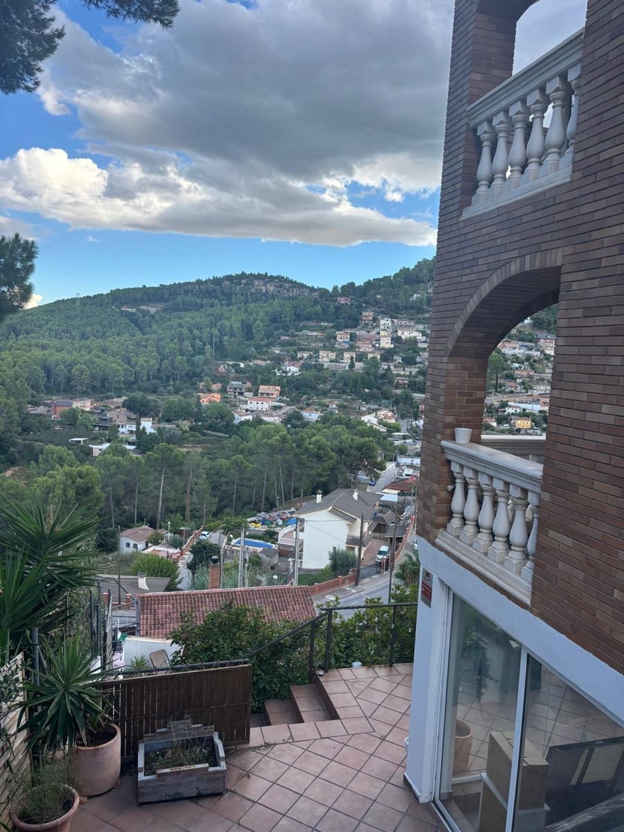 5 Zimmer Villa zu verkaufen in Corbera de Llobregat mit Pool Garage - 530.000 € (Ref: 9270169)