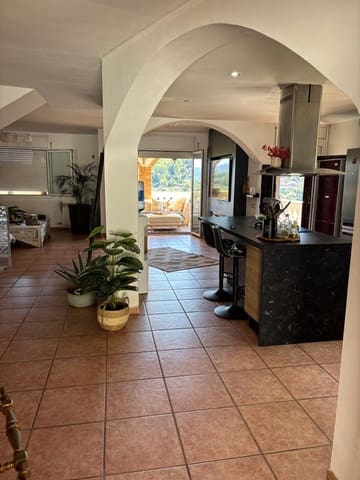 5 sypialnia Willa na sprzedaż w Corbera de Llobregat z basenem garażem - 530 000 € (Ref: 9270169)