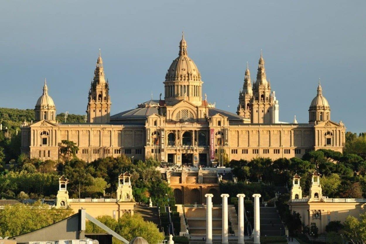 4 slaapkamer Flat te koop in Barcelona stad - € 275.000 (Ref: 9270185)