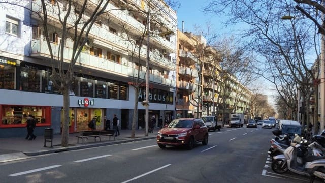 Bedrijf te koop in Porta, Barcelona stad - € 1.500.000 (Ref: 9270205)