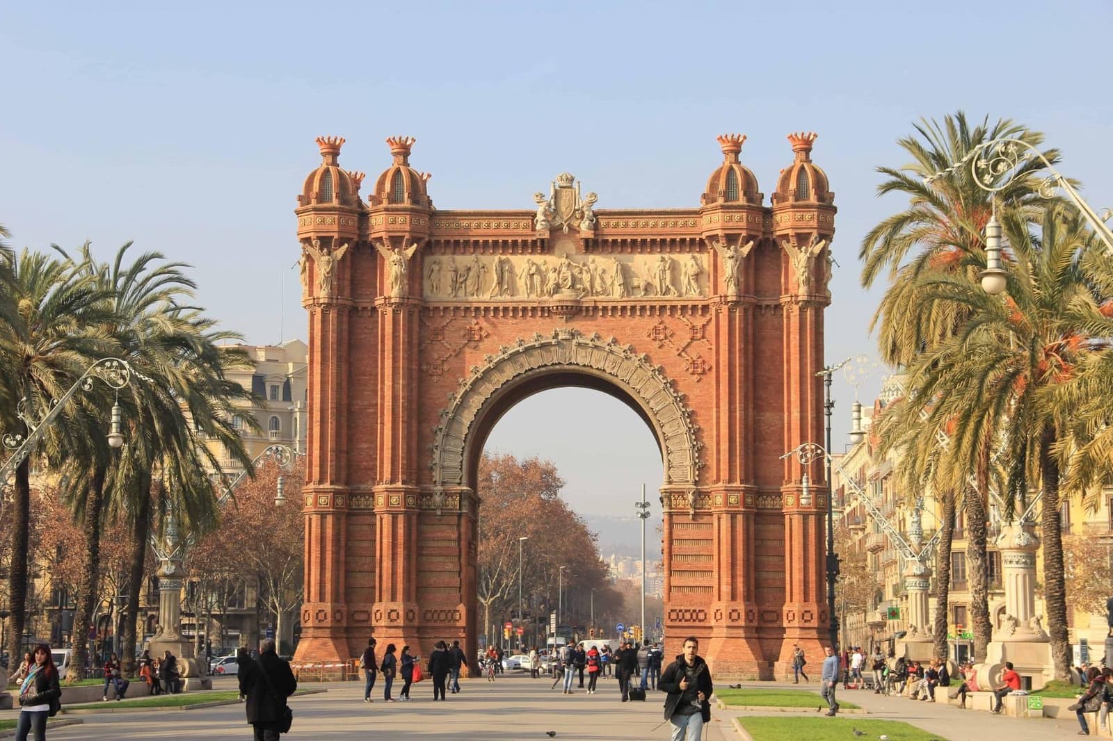 Commercial for rent in Barcelona city - € 6,000 (Ref: 9303488)