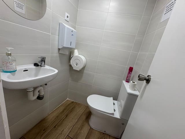 Local Comercial de 1 habitación en Sant Adrià de Besòs en alquiler - 1.000 € (Ref: 9504241)