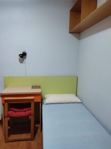 1 soveværelse Lejlighed til leje i Badalona - € 400 (Ref: 9670600)