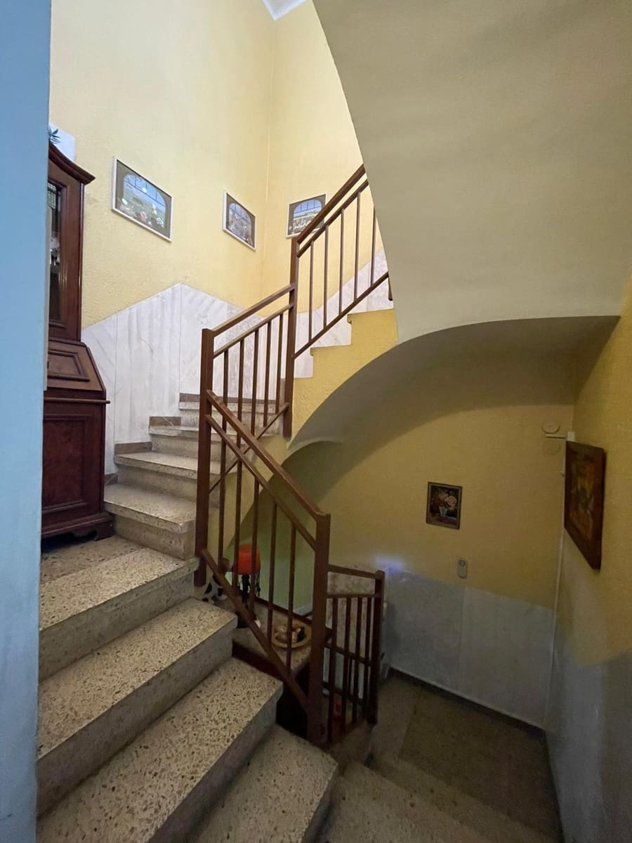 3 bedroom Townhouse for sale in Badalona with garage - € 363,000 (Ref: 9733888)