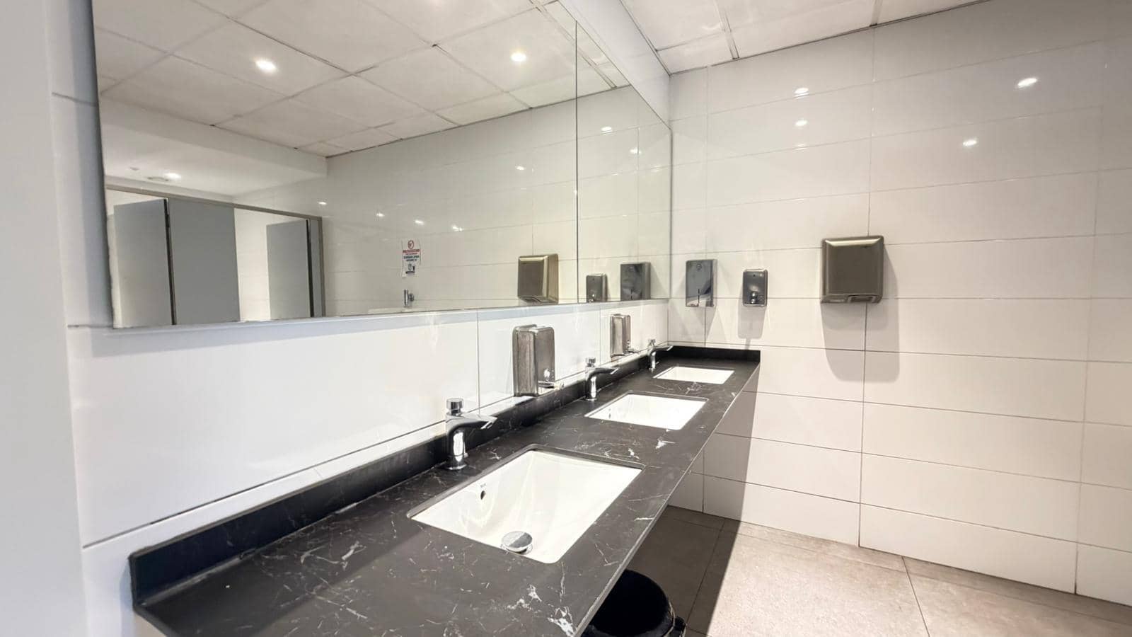 Kaupallinen vuokrattavana paikassa Barcelona kaupunki - 8 000 € (Ref: 9761947)