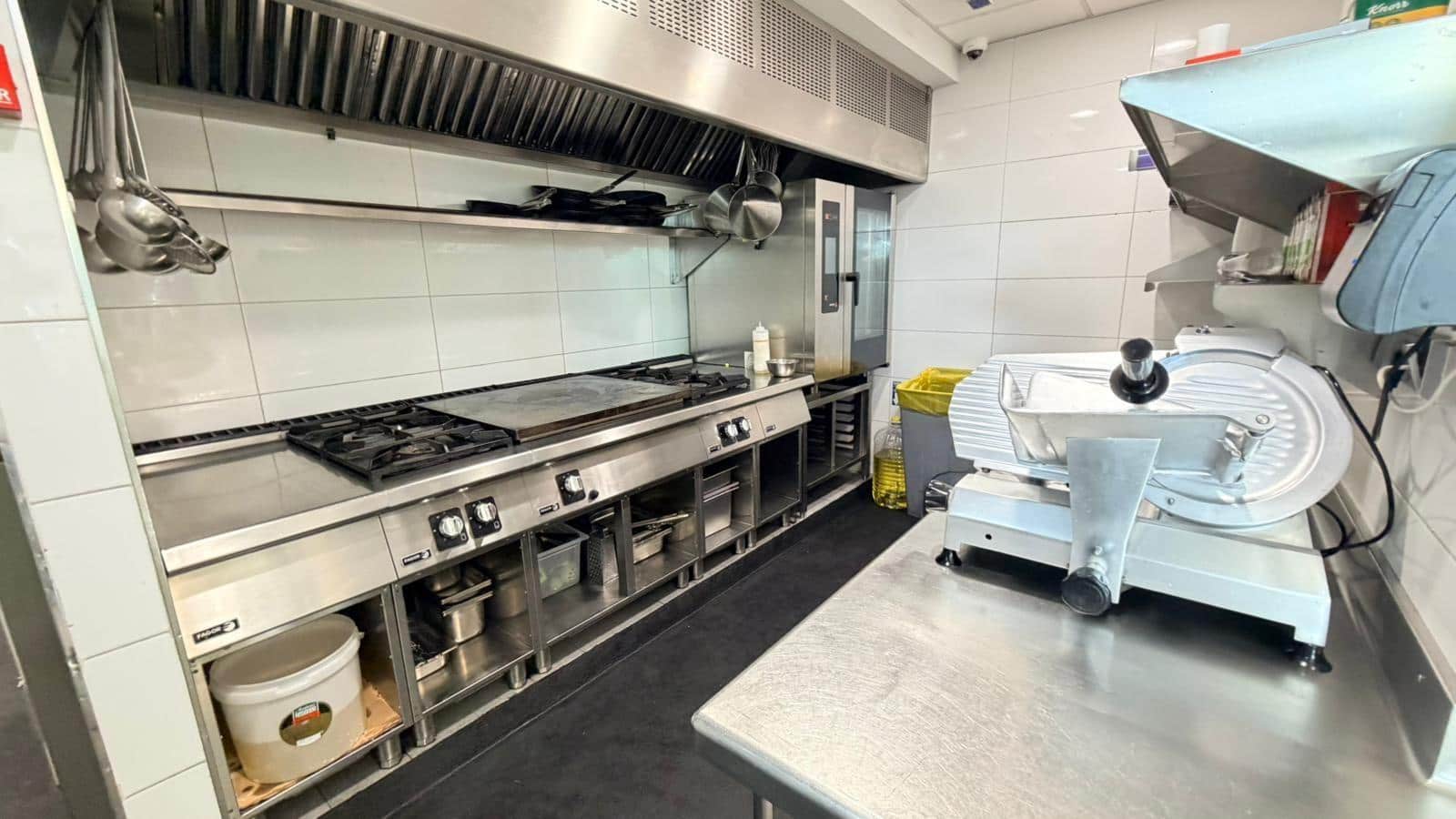 Kaupallinen vuokrattavana paikassa Barcelona kaupunki - 8 000 € (Ref: 9761947)