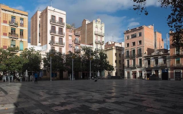 3 slaapkamer Appartement te koop in Barcelona stad - € 240.000 (Ref: 9836645)