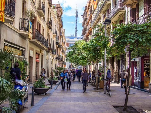 3 slaapkamer Appartement te koop in Barcelona stad - € 240.000 (Ref: 9836645)