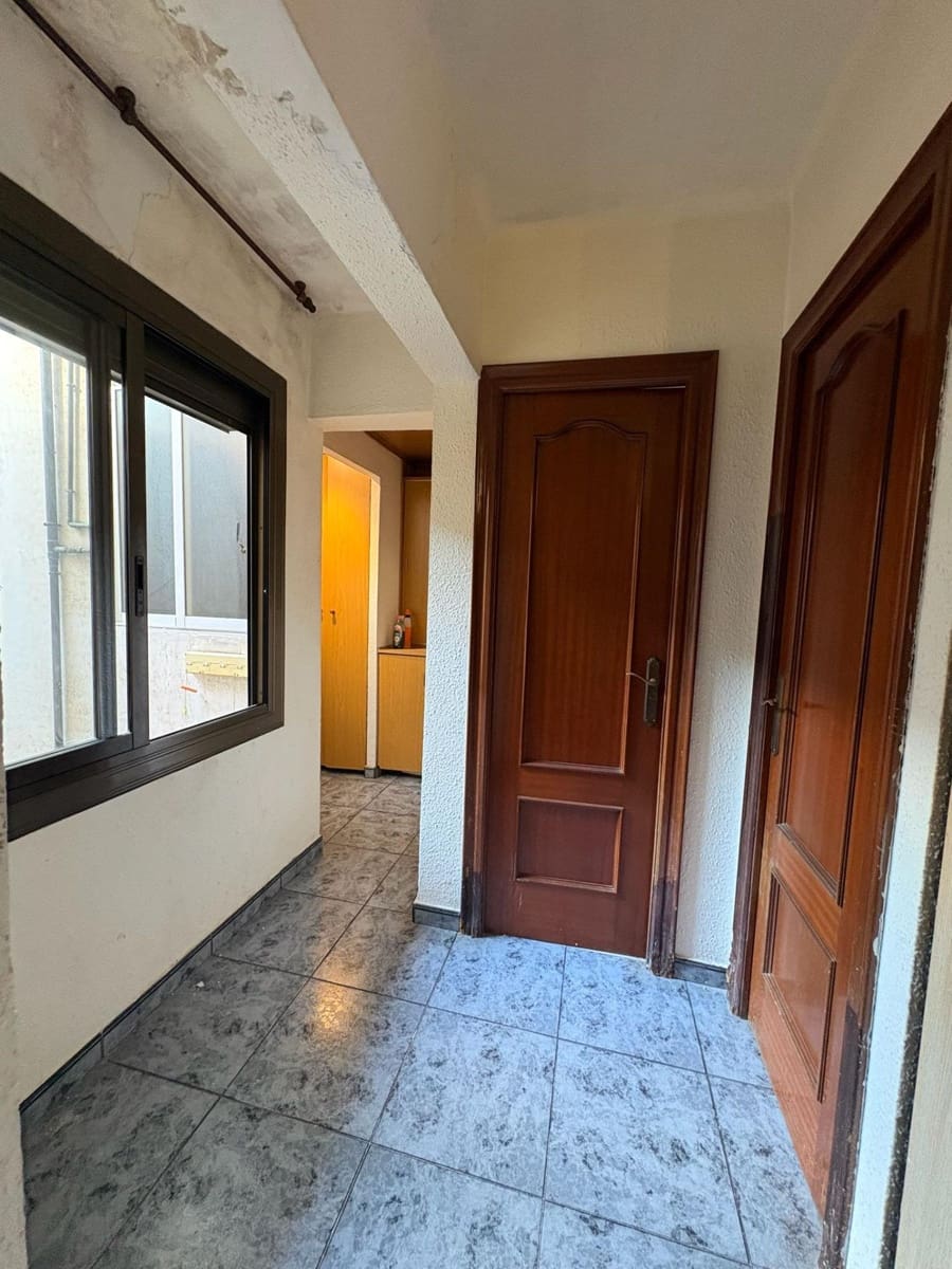 2 slaapkamer Penthouse te koop in Badalona - € 140.000 (Ref: 9959759)