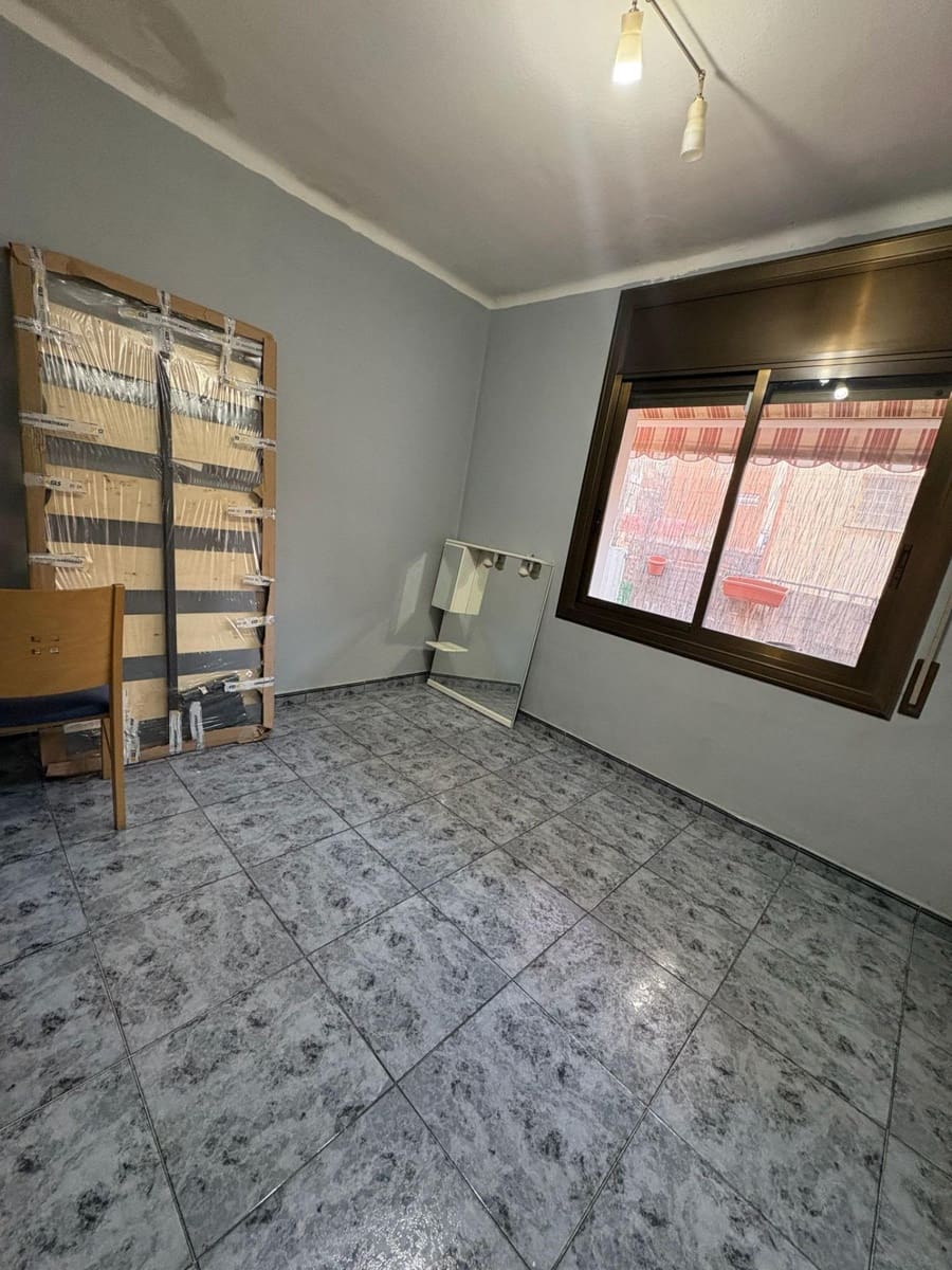 2 slaapkamer Penthouse te koop in Badalona - € 140.000 (Ref: 9959759)