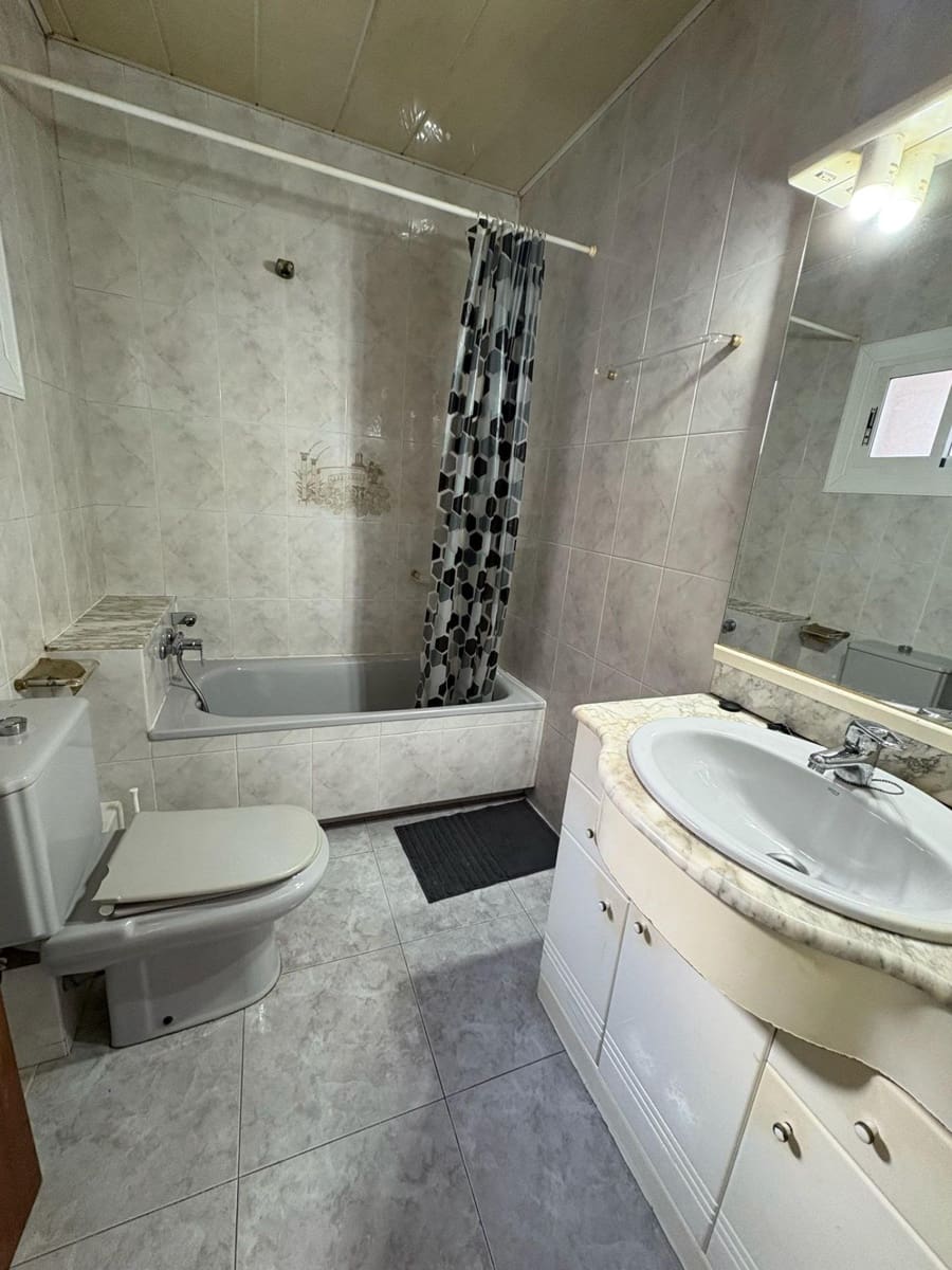2 slaapkamer Penthouse te koop in Badalona - € 140.000 (Ref: 9959759)