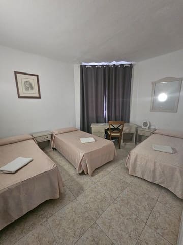 Hôtel de 74 chambres à louer à Gérone ville - 13 500 € (Ref: 9994203)