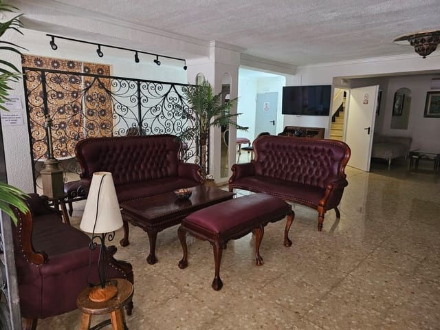 Hôtel de 74 chambres à louer à Gérone ville - 13 500 € (Ref: 9994203)