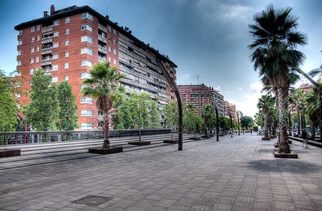 4 bedroom Flat for sale in Les Corts, Barcelona city - € 695,000 (Ref: 9998800)