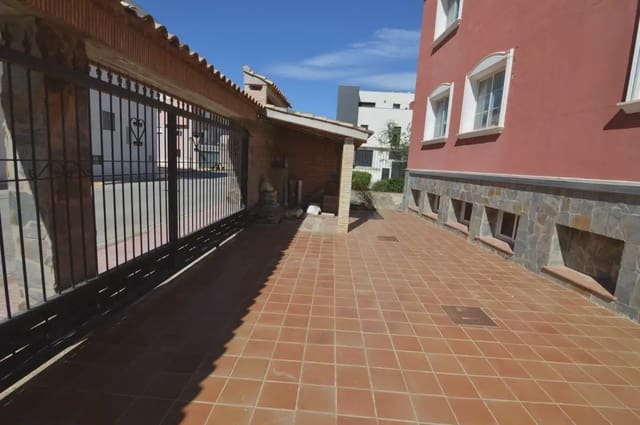 42 chambre Hôtel à vendre à Favara - 1 599 000 € (Ref: 9832134)
