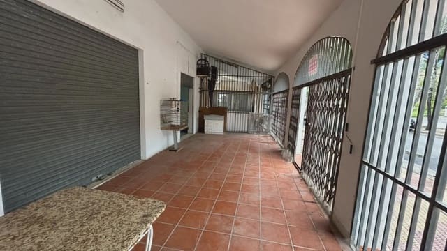 Kaupallinen myytävänä paikassa Racó, Cullera - 375 000 € (Ref: 9832155)