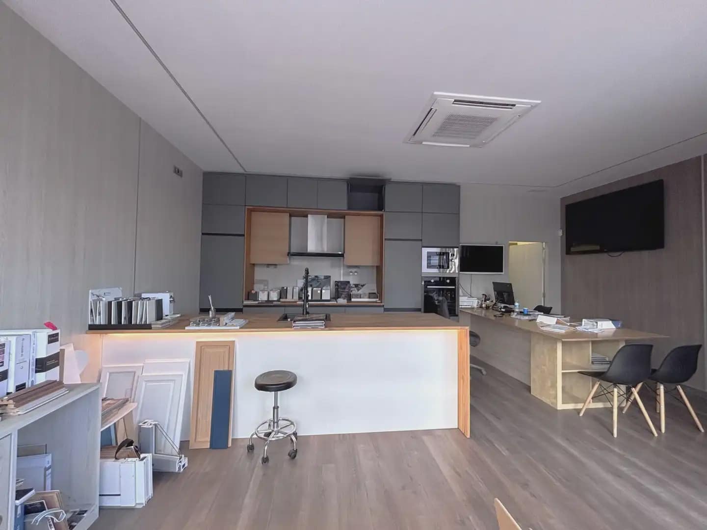 Kaupallinen myytävänä paikassa Cullera - 185 000 € (Ref: 9832188)
