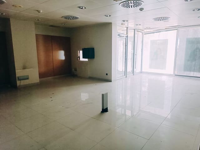 Kommersiell til salgs i Hacienda Bizcochero, Málaga by - € 482 400 (Ref: 9014948)