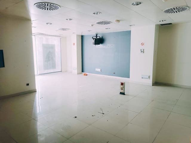 Kommersiell til salgs i Hacienda Bizcochero, Málaga by - € 482 400 (Ref: 9014948)