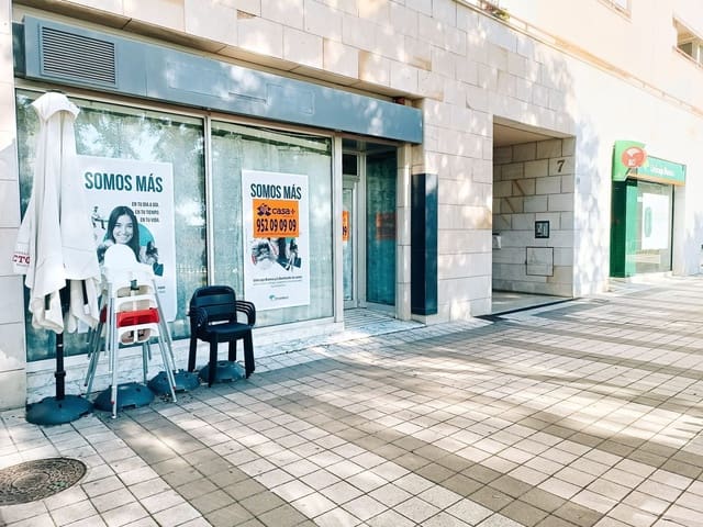 Kommersiell til salgs i Hacienda Bizcochero, Málaga by - € 482 400 (Ref: 9014948)