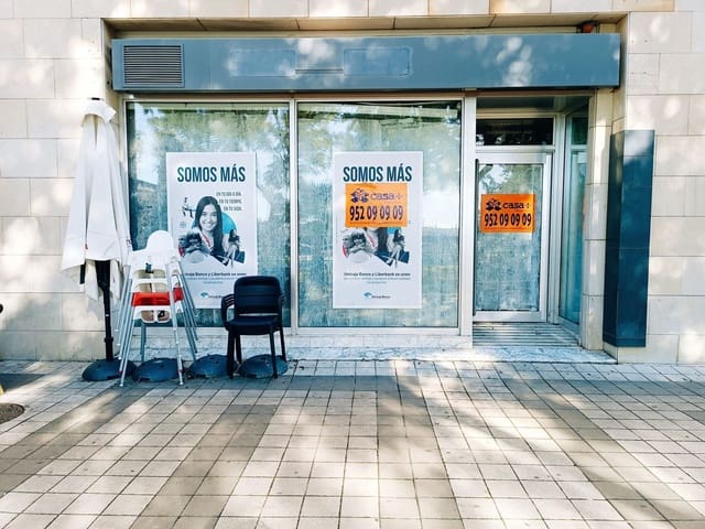 Kommersiell til salgs i Hacienda Bizcochero, Málaga by - € 482 400 (Ref: 9014948)