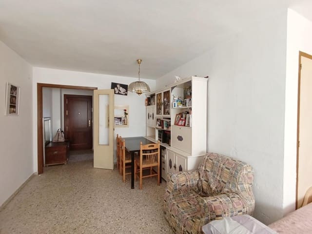 Piso de 3 habitaciones en Cruz de Humilladero, Málaga ciudad en venta con garaje - 269.500 € (Ref: 9085375)