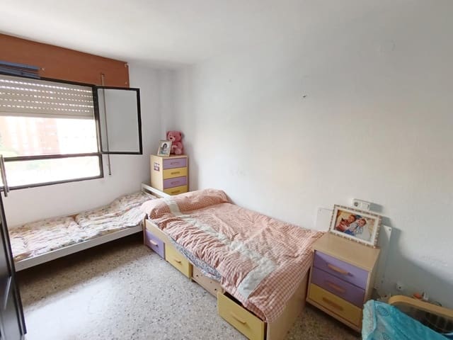 Piso de 3 habitaciones en Cruz de Humilladero, Málaga ciudad en venta con garaje - 269.500 € (Ref: 9085375)