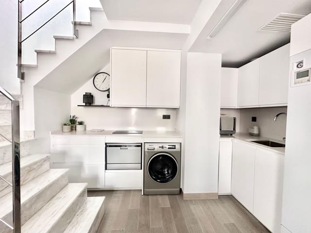 2 sypialnia Penthouse na sprzedaż w Miasto Málaga z basenem - 325 000 € (Ref: 9506003)