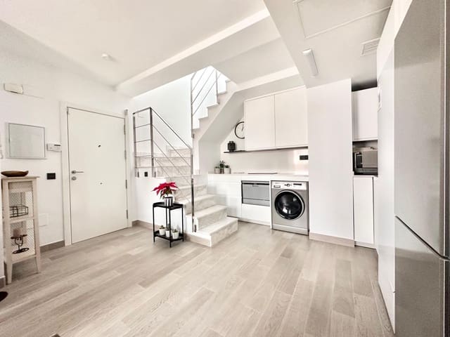 2 sypialnia Penthouse na sprzedaż w Miasto Málaga z basenem - 325 000 € (Ref: 9506003)