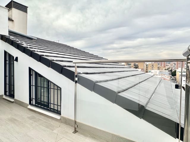 2 sypialnia Penthouse na sprzedaż w Miasto Málaga z basenem - 325 000 € (Ref: 9506003)