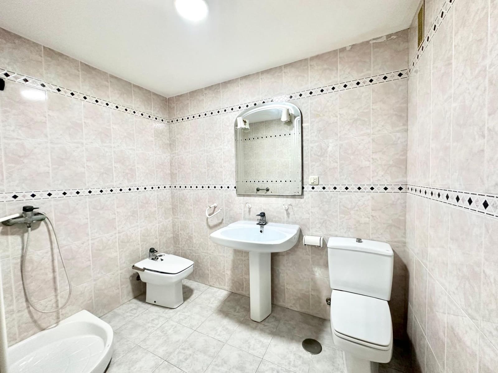 Piso de 3 habitaciones en Málaga ciudad en venta - 235.000 € (Ref: 9506005)