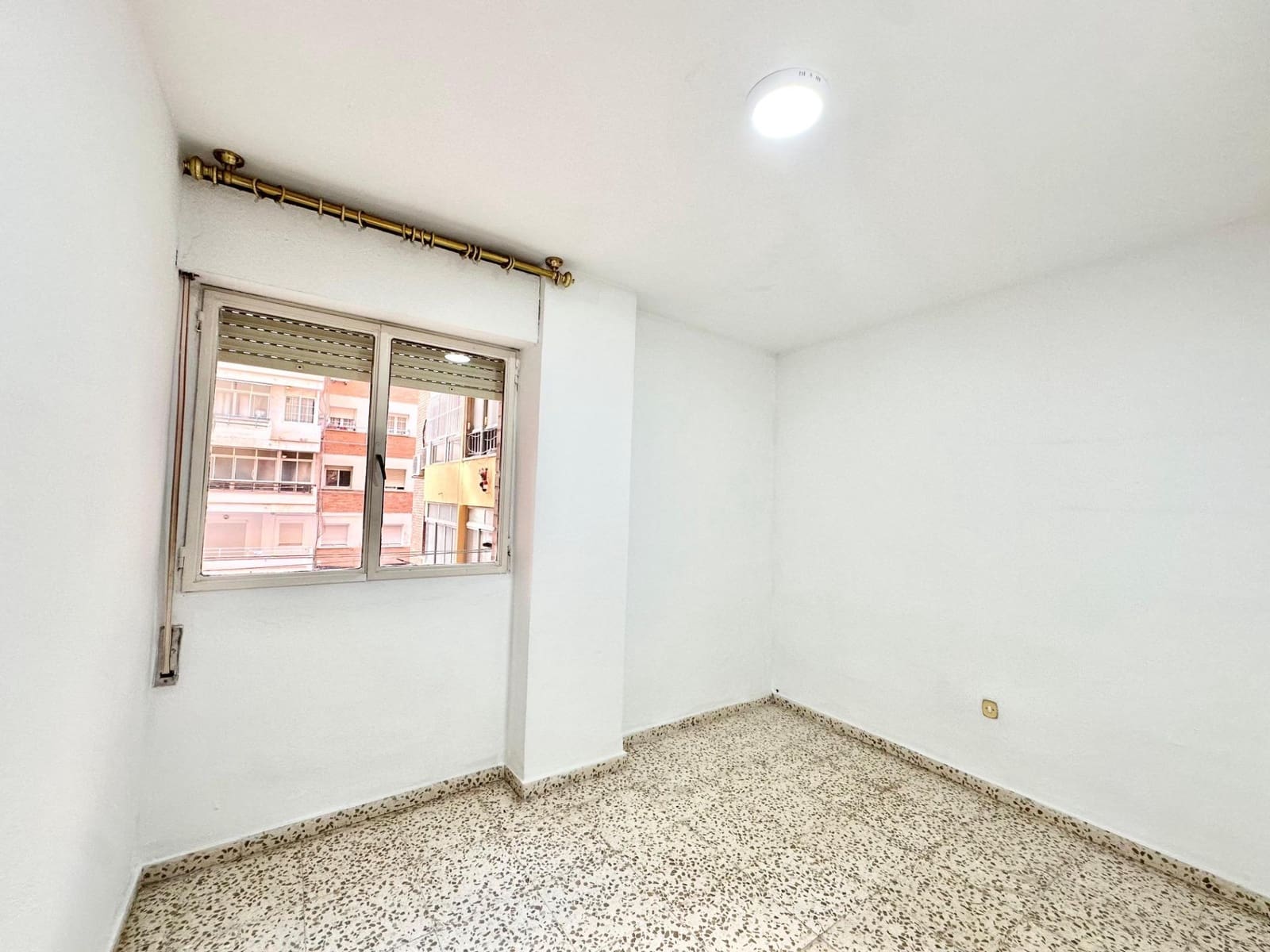 Piso de 3 habitaciones en Málaga ciudad en venta - 235.000 € (Ref: 9506005)