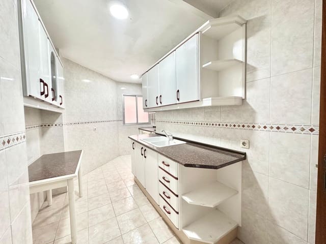 Piso de 3 habitaciones en Málaga ciudad en venta - 235.000 € (Ref: 9506005)