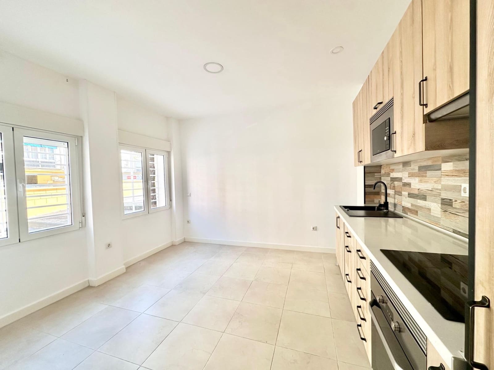 2 bedroom Flat for sale in Malaga city - € 218,000 (Ref: 9506007)