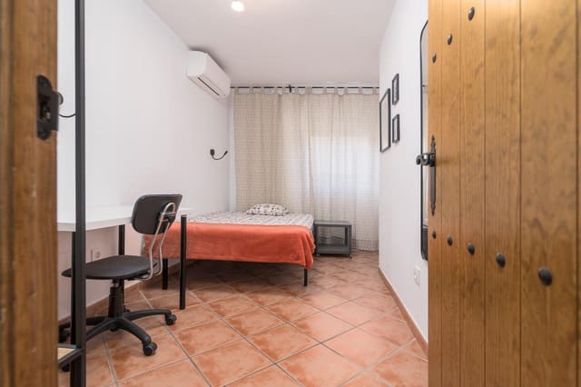 Piso de 3 habitaciones en Málaga ciudad en venta con garaje - 295.000 € (Ref: 9506015)