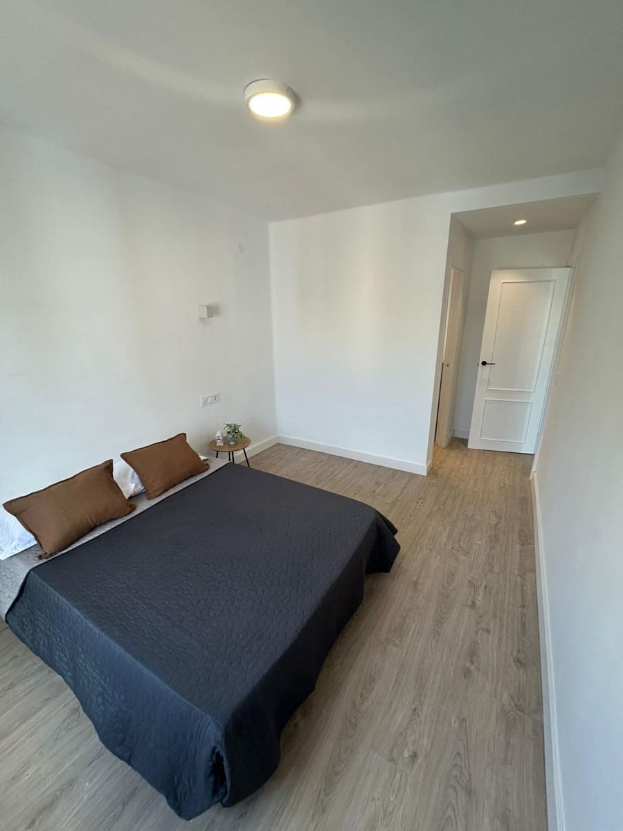 Piso de 3 habitaciones en Málaga ciudad en venta - 290.000 € (Ref: 9506016)