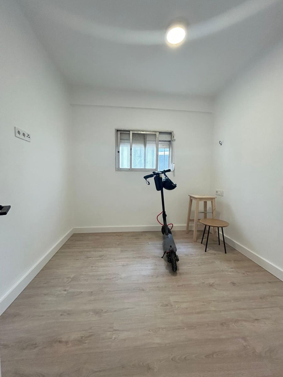 Piso de 3 habitaciones en Málaga ciudad en venta - 290.000 € (Ref: 9506016)