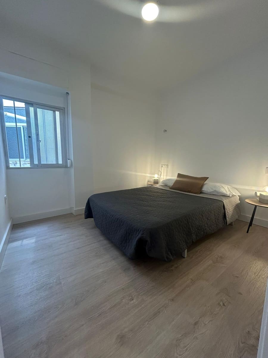 Piso de 3 habitaciones en Málaga ciudad en venta - 290.000 € (Ref: 9506016)