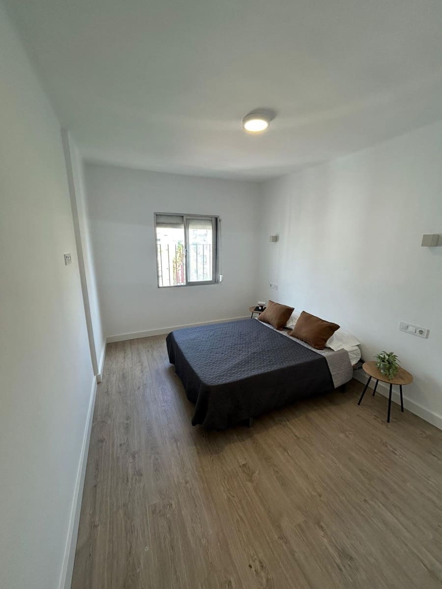 Piso de 3 habitaciones en Málaga ciudad en venta - 290.000 € (Ref: 9506016)