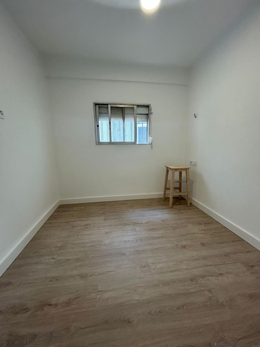 Piso de 3 habitaciones en Málaga ciudad en venta - 290.000 € (Ref: 9506016)